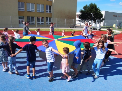 Ve škole jsme přivítali budoucí prváčky a jejich rodiče