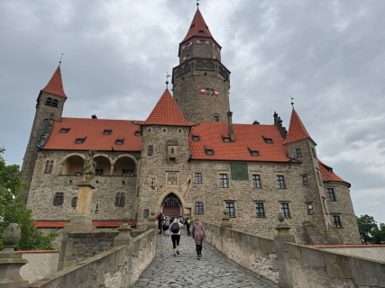 Třídní výlet 5.B a 6.B na hrad Bouzov a do Relax parku