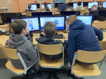 DVOJITÝ ÚSPĚCH! Postupujeme do KRAJSKÉHO kola Soutěže FINANČNÍ GRAMOTNOST!