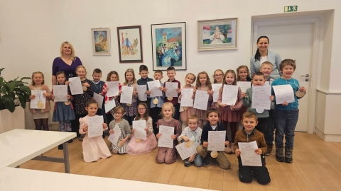 Prvňáčci se dočkali svého prvního vysvědčení